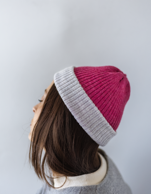 Beanie Noa - Cherry & Grey